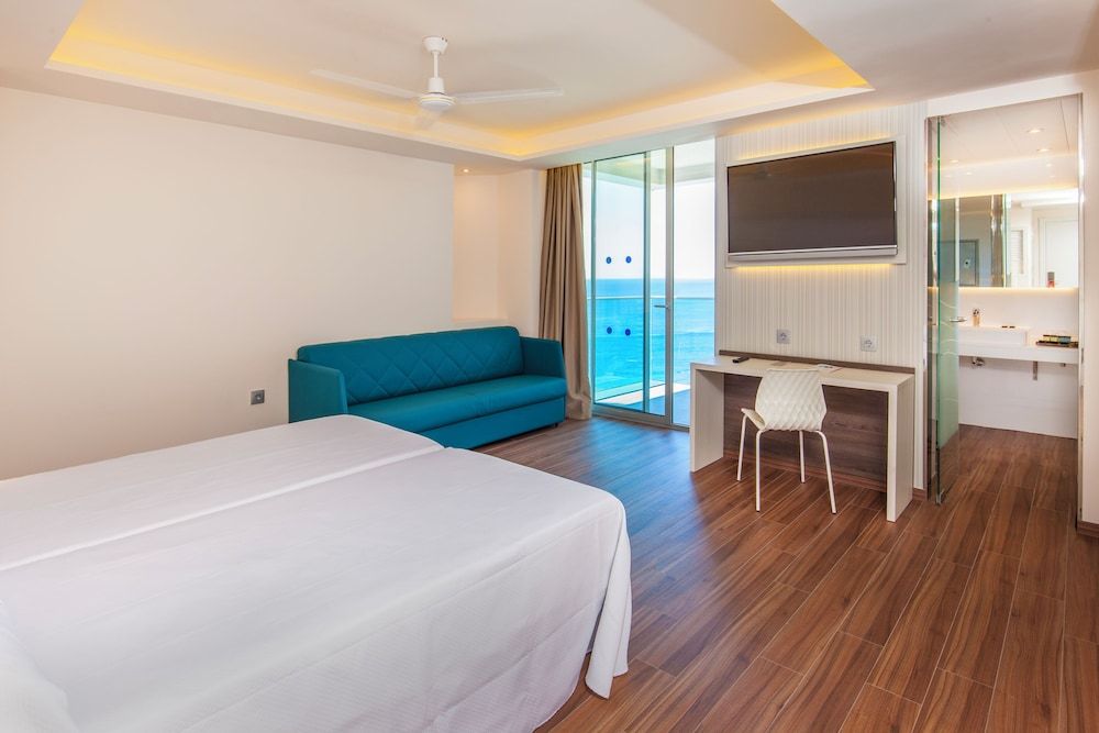 Family Room, Balcony, Sea View (2 Adults + 2 Children)