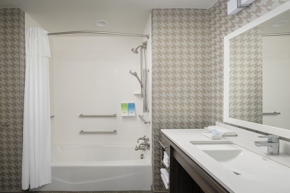 Home2 Suites by Hilton Miami Doral West Airport Studio, 1 King Bed, Accessible, Bathtub 2