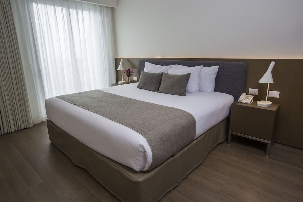 Classic Room, 1 King Bed, City View