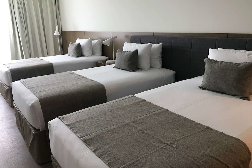 Classic Room, 3 Twin Beds, City View