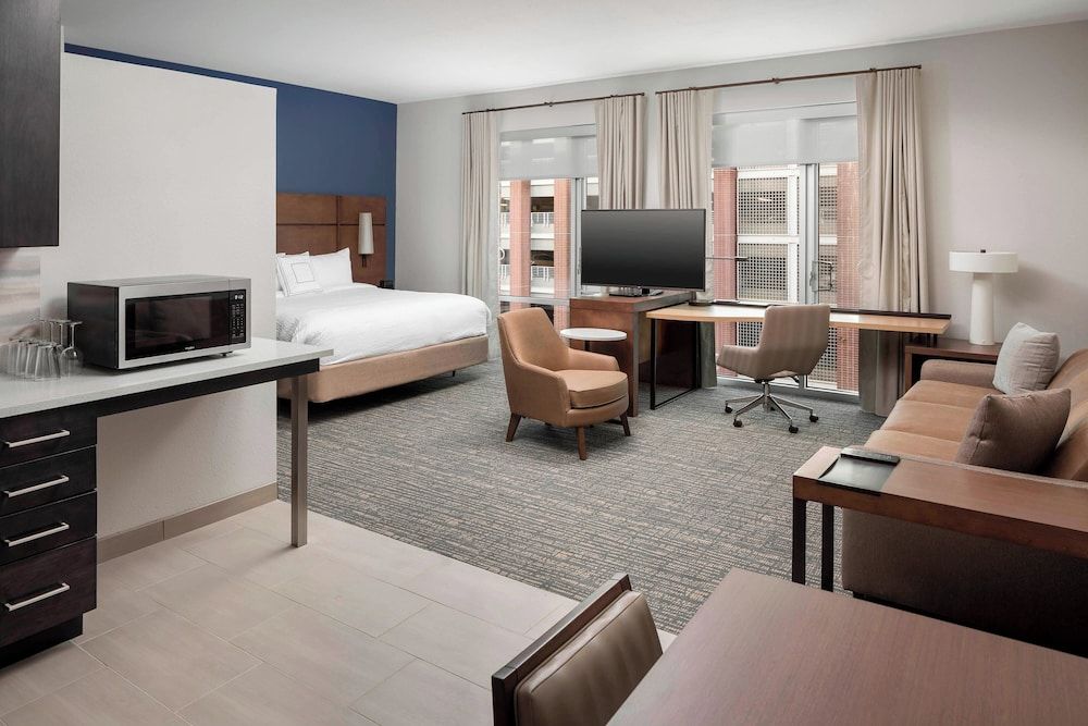 Studio, 1 King Bed (Mobility/Hearing Accessible, Tub)