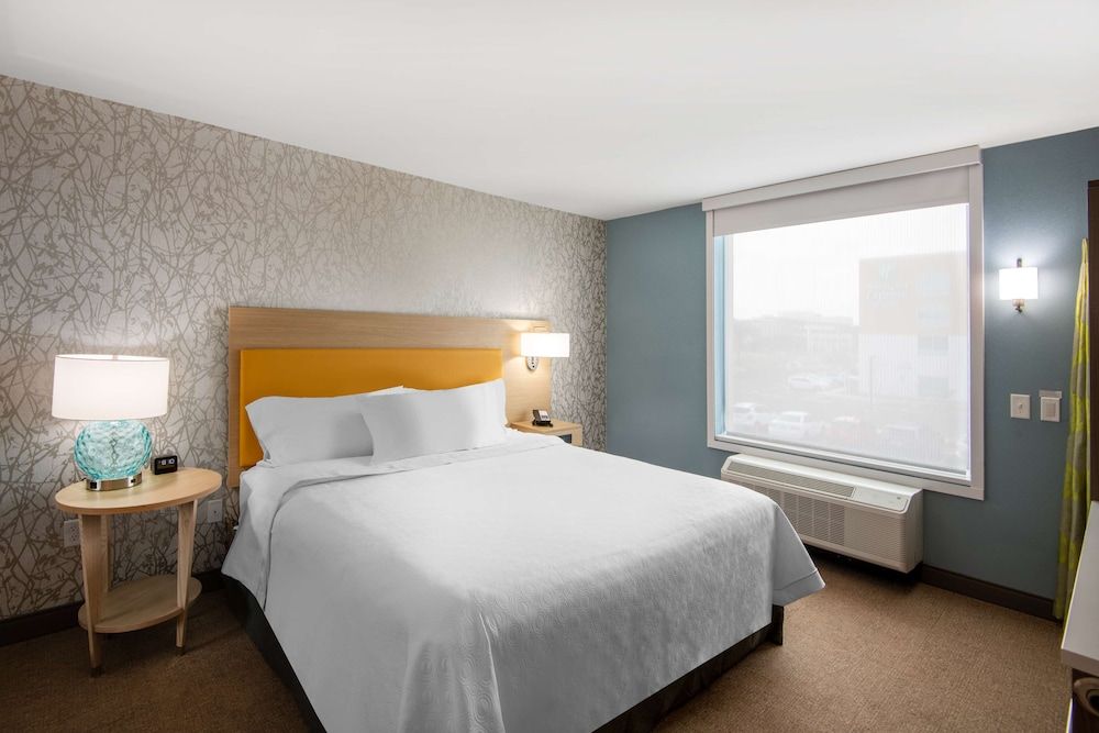 Home2 Suites by Hilton Phoenix Airport North, AZ 1 King Hearing Access Studio Suite NonSmoking 2