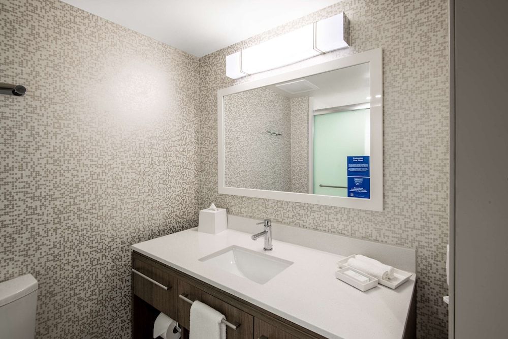 Home2 Suites by Hilton Phoenix Airport North, AZ 1 King Hearing Access Studio Suite NonSmoking 4