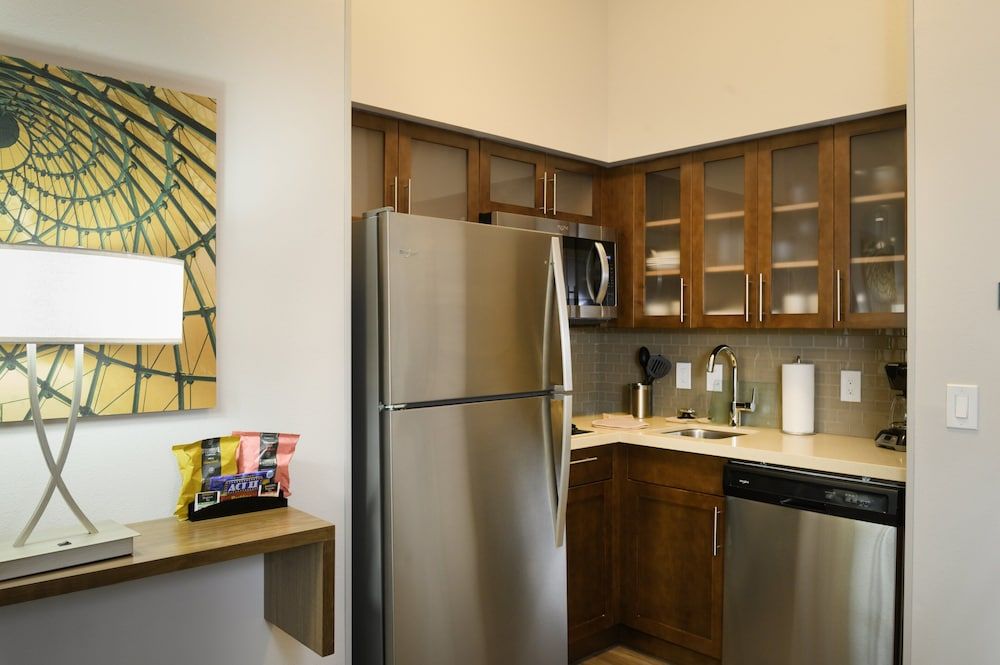 Studio Suite, 1 King Bed, Kitchen