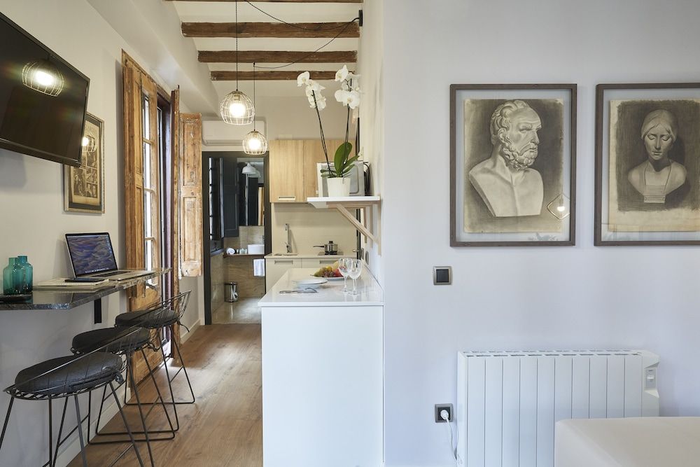 AinB Gothic-Jaume I Apartments Superior Studio, Balcony, City View 31