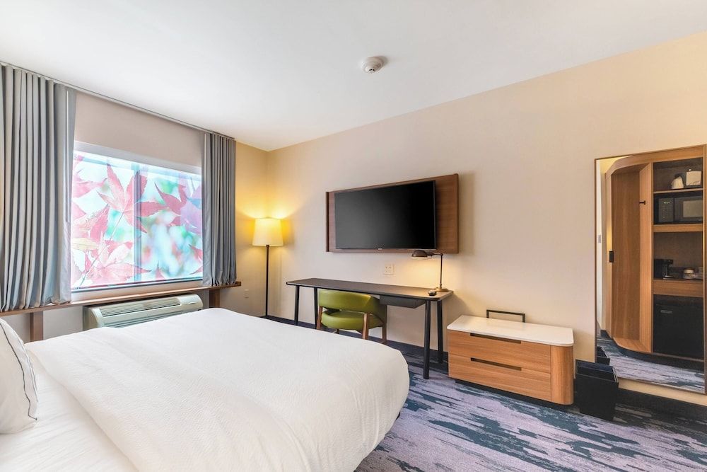 Room, 1 King Bed (Hearing Accessible)