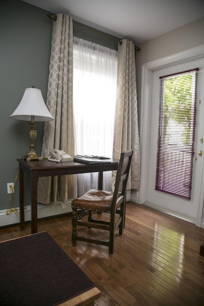 The Harbour House Executive Suite, 2 Queen Beds, Balcony 14