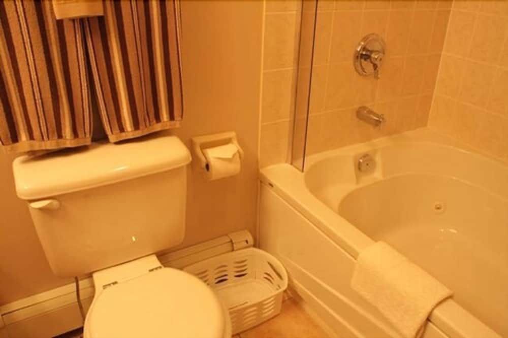 The Harbour House Executive Suite, 2 Queen Beds, Balcony 12