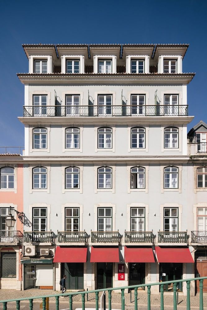 undefined Esqina Cosmopolitan Lodge