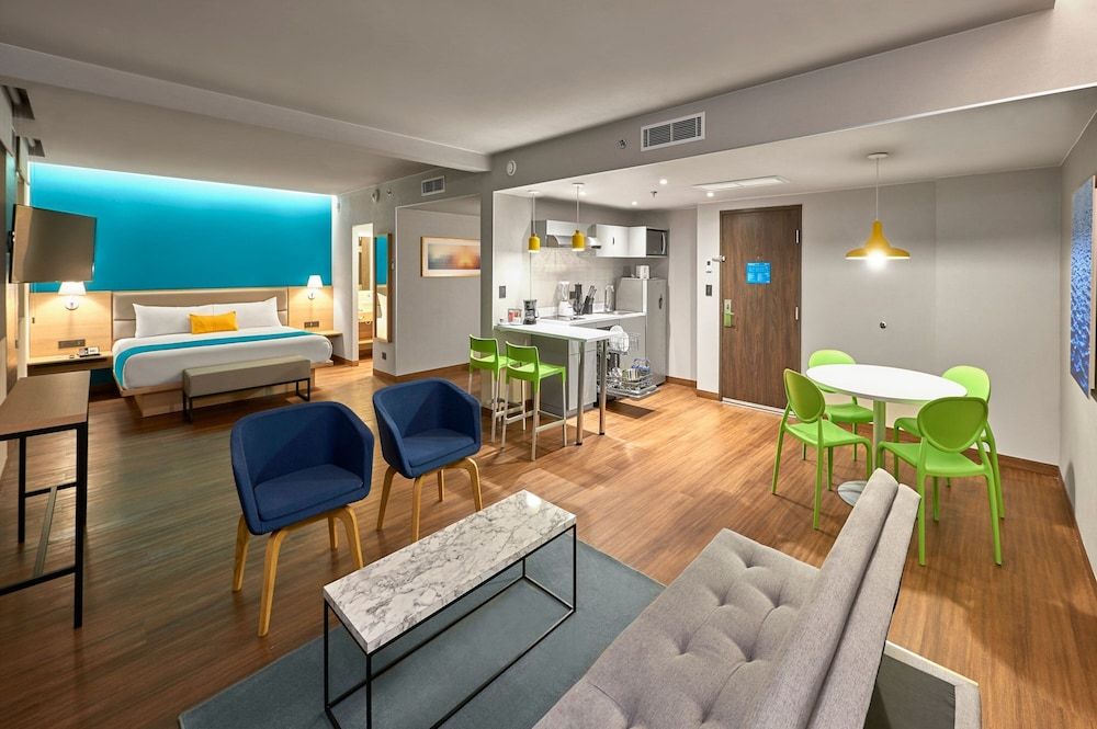 undefined City Express Suites by Marriott Cancún Aeropuerto Riviera 3