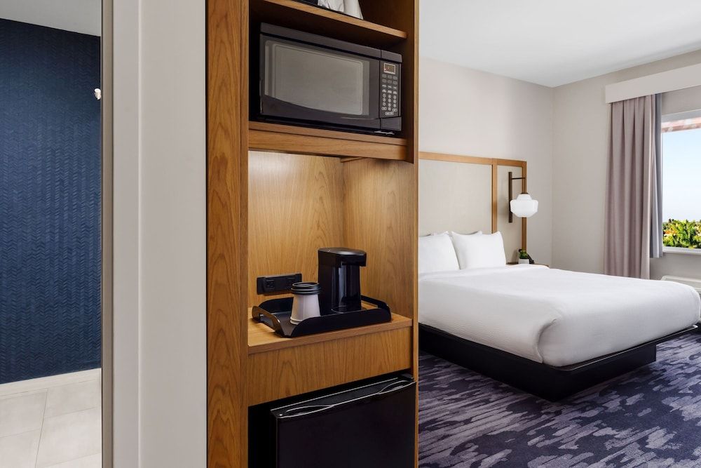 Room, 1 King Bed, Non Smoking (Mobility Accessible, Tub)