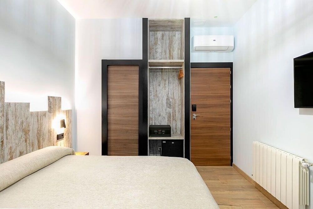 Hostal Antón Martín Double Room 11