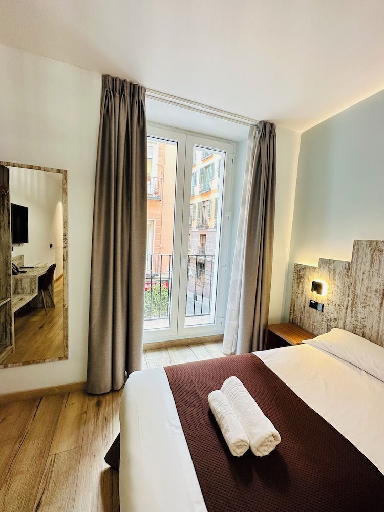 undefined Hostal Antón Martín 3