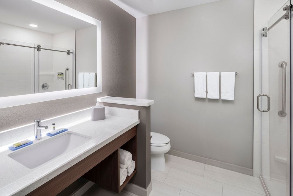 Suite, 1 King Bed, Accessible (Communications)