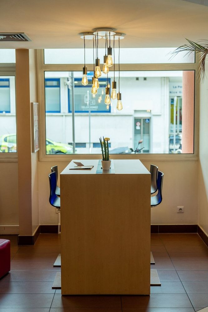 undefined easyHotel Nice Old Town 4