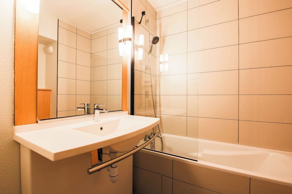 easyHotel Nice Old Town Double Room 10