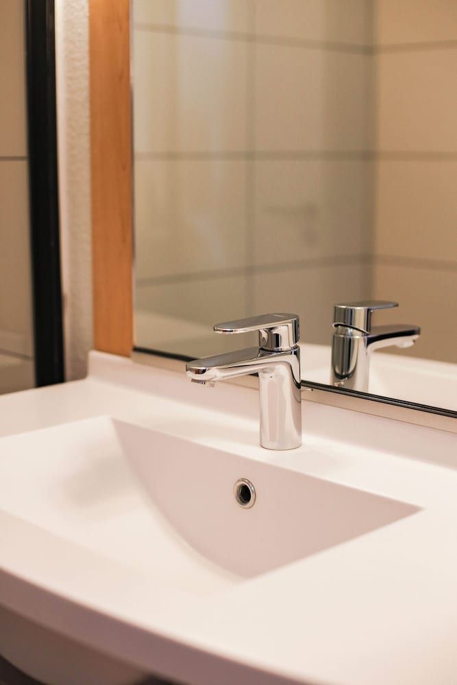 easyHotel Nice Old Town Double Room 9