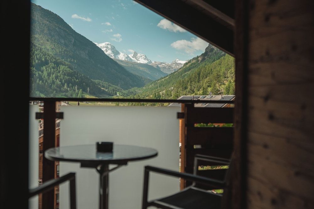 Hotel Matterhorn Inn Superior Double Room, Mountain View 8