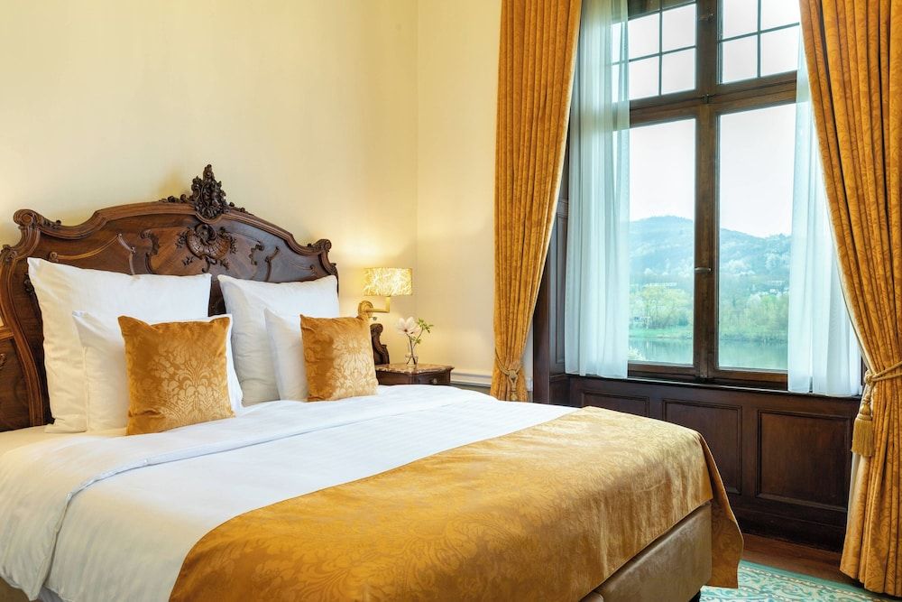 Deluxe Room, 1 King Bed, View