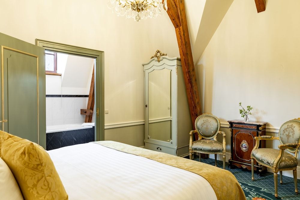 Room, 1 King Bed, No View