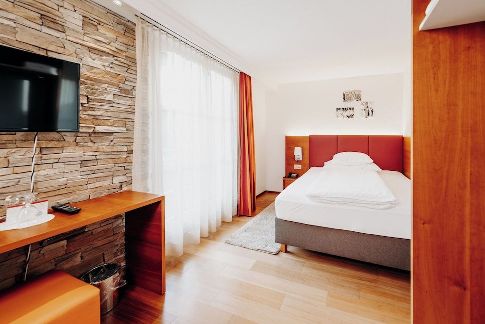 undefined Parkhotel Schoenegg 5