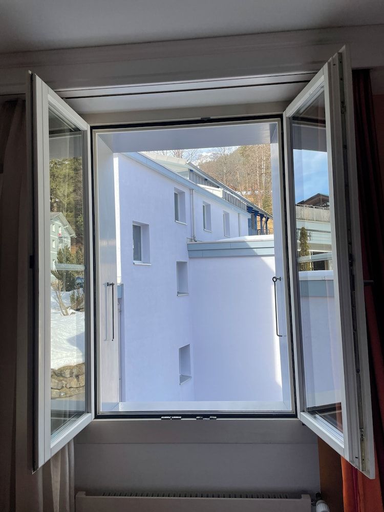 Parkhotel Schoenegg Budget Twin Room 3