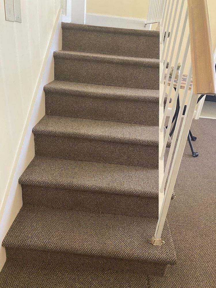 Inlet Inn NC Basic Room 1 Queen Bed, Non Smoking, with 7 stairs 3