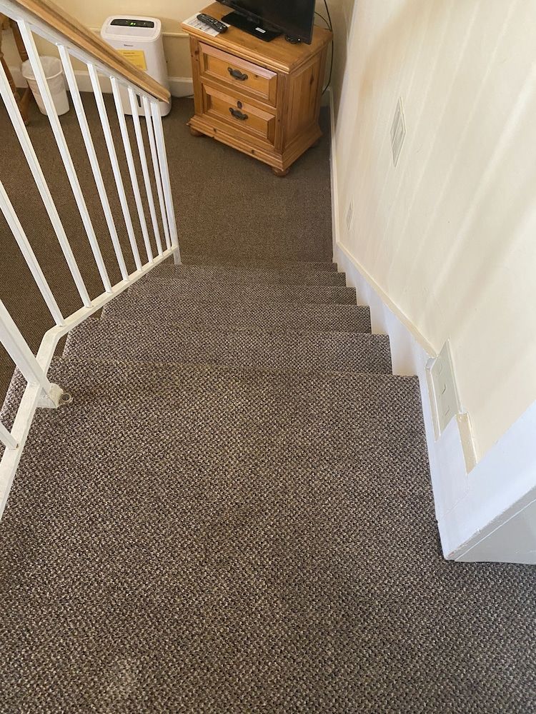 Inlet Inn NC Basic Room 1 Queen Bed, Non Smoking, with 7 stairs 4