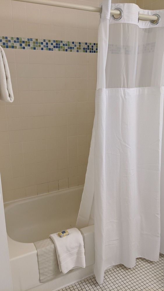 Inlet Inn NC Basic Room 1 Queen Bed, Non Smoking, with 7 stairs 8