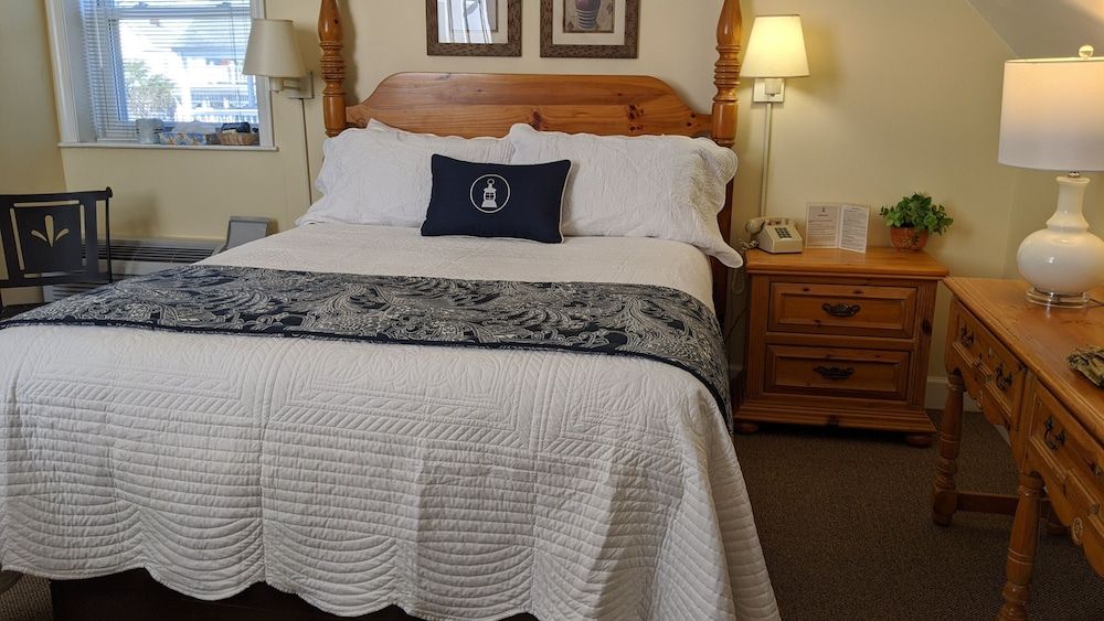 Inlet Inn NC Junior Room, 1 King Bed with Sofa bed, Balcony, City View