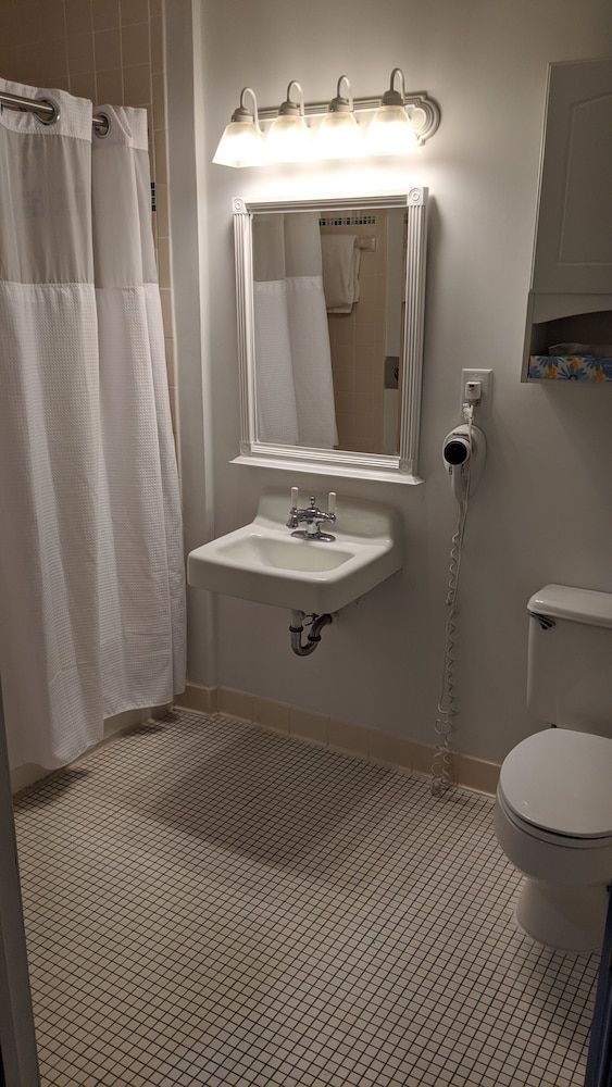 Inlet Inn NC Junior Room, 1 King Bed with Sofa bed, Balcony, City View 3