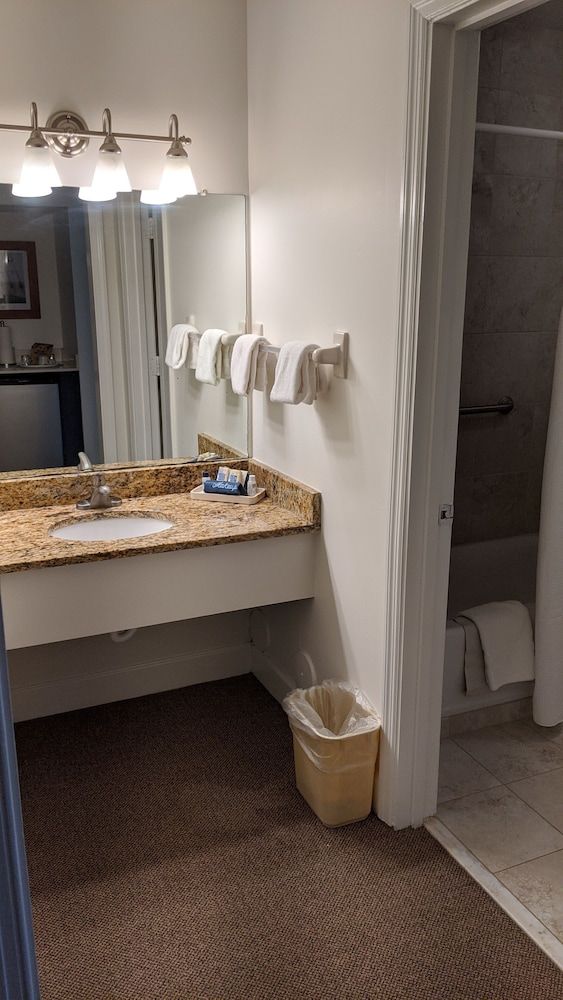 Inlet Inn NC Junior Room, 1 King Bed with Sofa bed, Balcony, Sea View 5