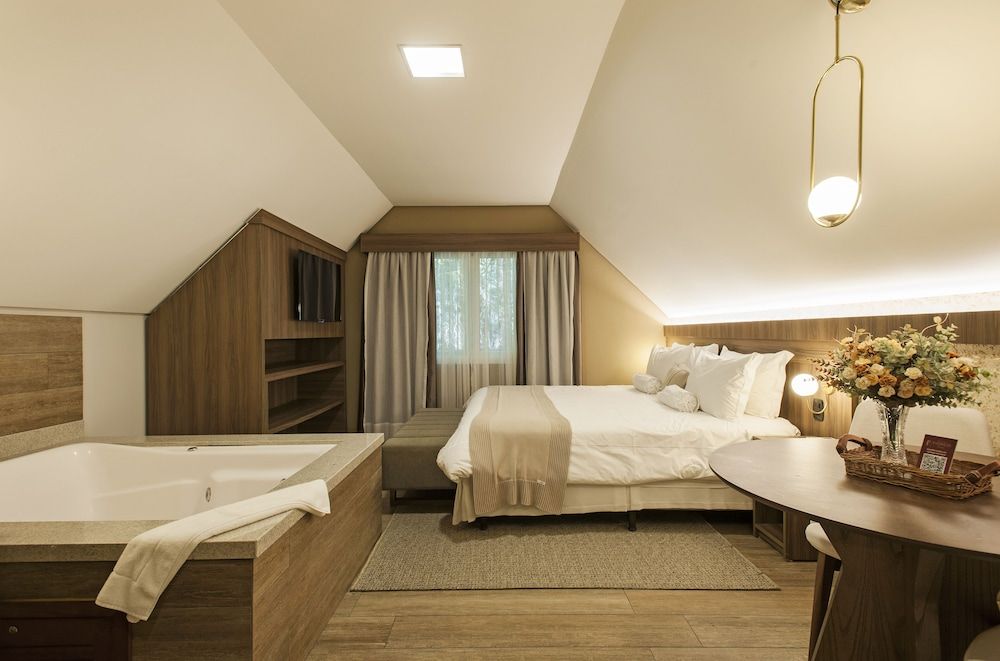 Hotel Fioreze Primo Premium Suite, Multiple Beds, Non Smoking, Bathtub 5