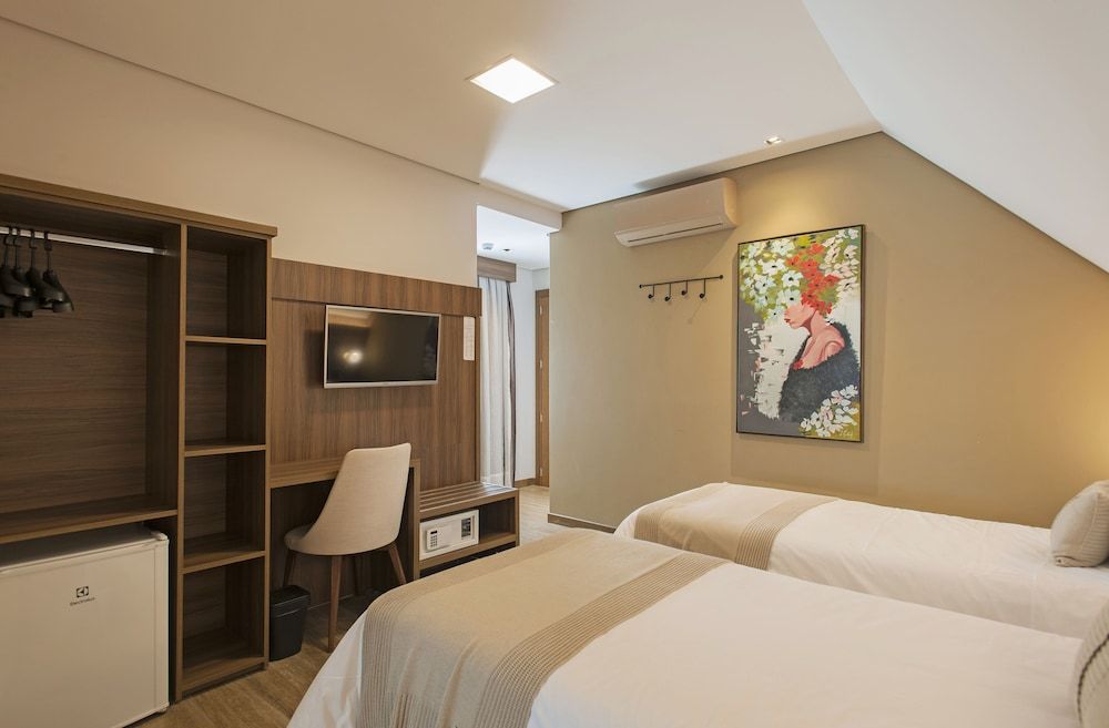 Hotel Fioreze Primo Premium Suite, Multiple Beds, Non Smoking, Bathtub 2