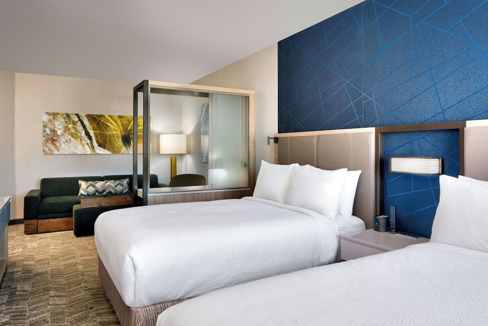 Suite, 2 Queen Beds (Mobility Accessible, Tub)