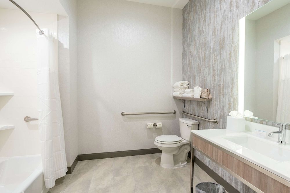 Room, 1 King Bed, Accessible, Bathtub