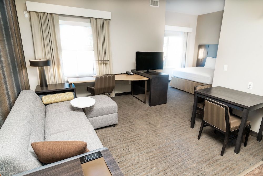 Studio Suite, 1 King Bed with Sofa bed (Hearing Accessible)
