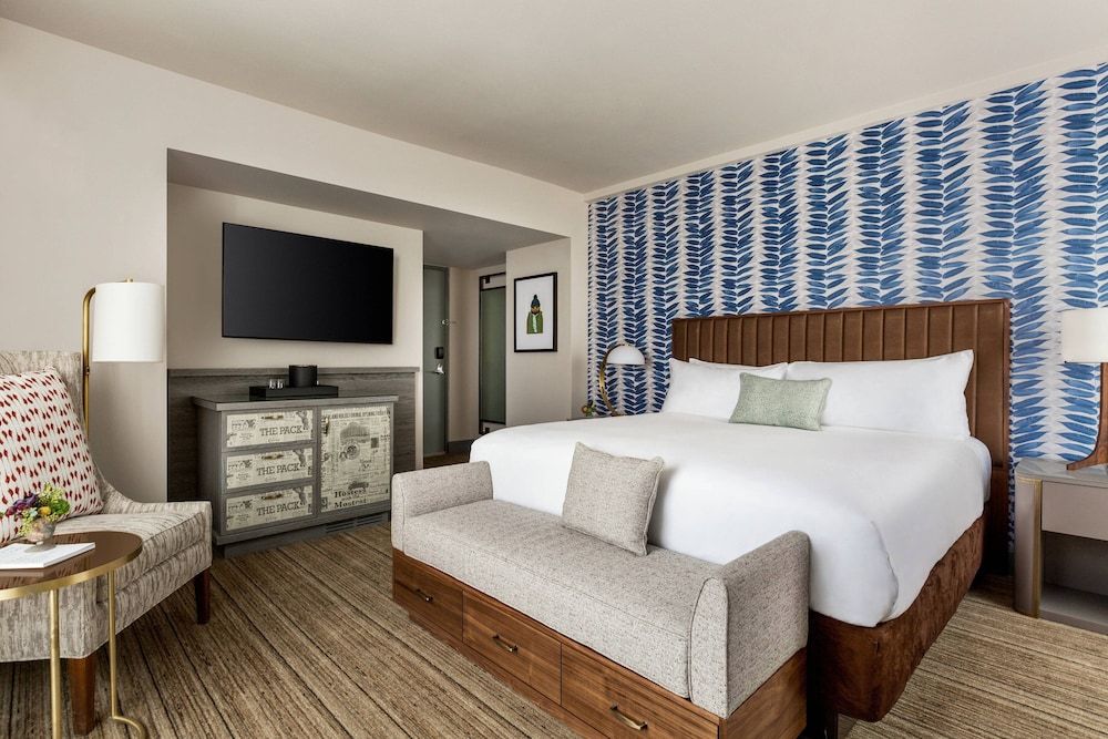 Room, 1 King Bed, Non Smoking (Hearing Accessible)