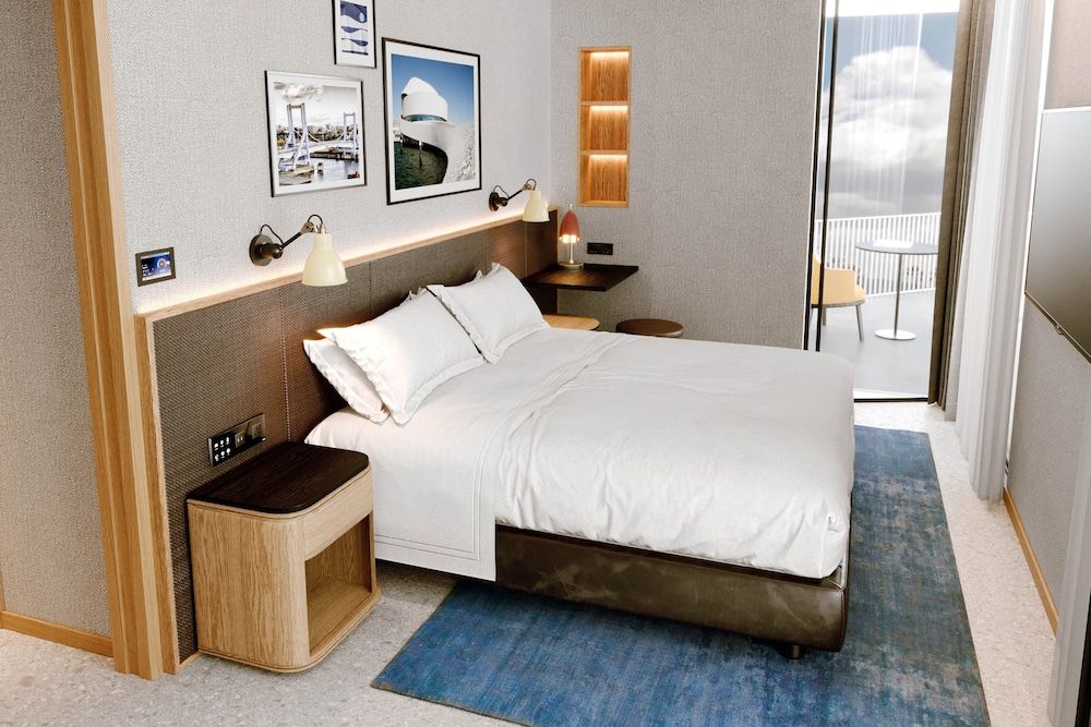 Superior Room, 1 King Bed, Balcony, City View