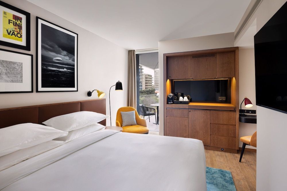 Superior Room, 1 King Bed, Balcony, City View