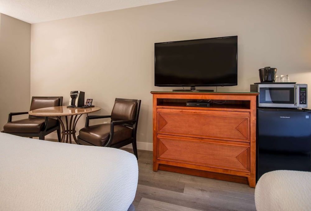 Coast Parksville Hotel Room, 2 Queen Beds (Coast Two Queens) 4