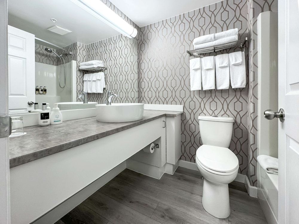 Coast Parksville Hotel Room, 1 Queen Bed (Coast Queen) 4