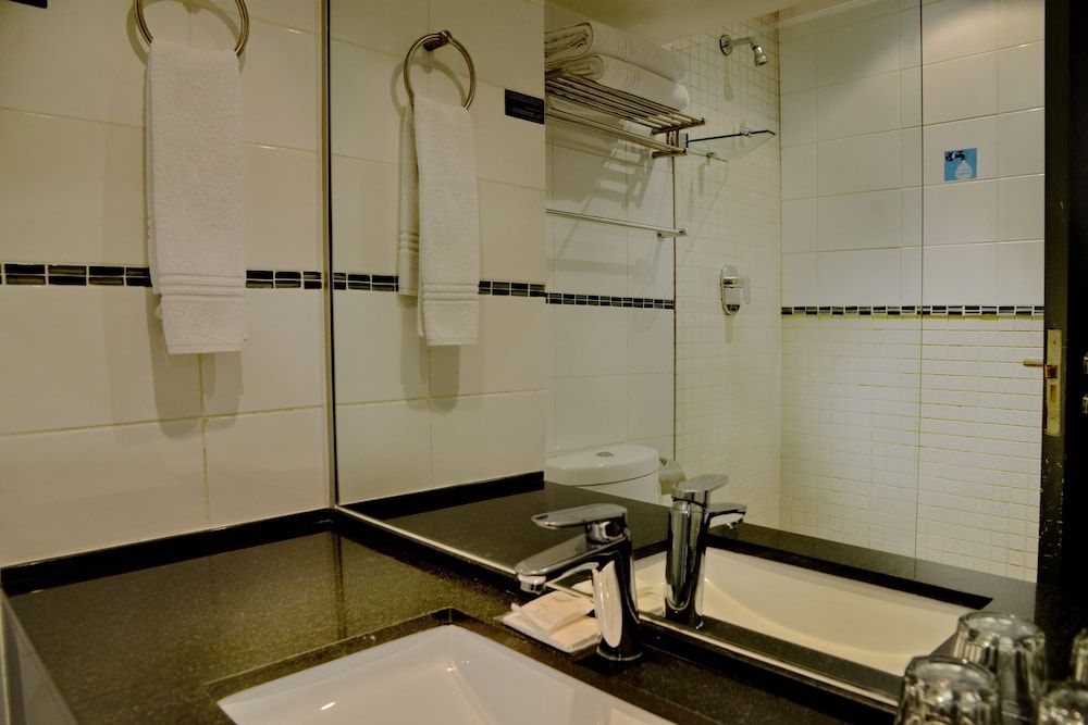 Fountains Hotel Cape Town Express Twin Room 3