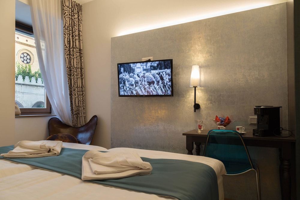 Hotel Memories Budapest Deluxe Double or Twin room with Synagogue View 5