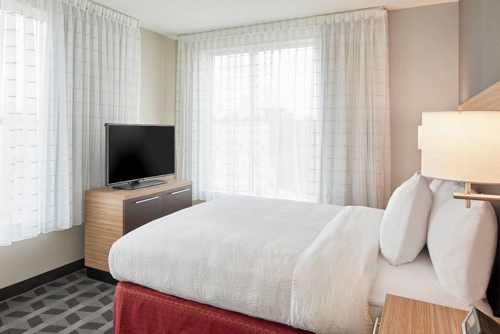 Suite, 1 Bedroom (Mobility/Hearing Accessible, Tub)