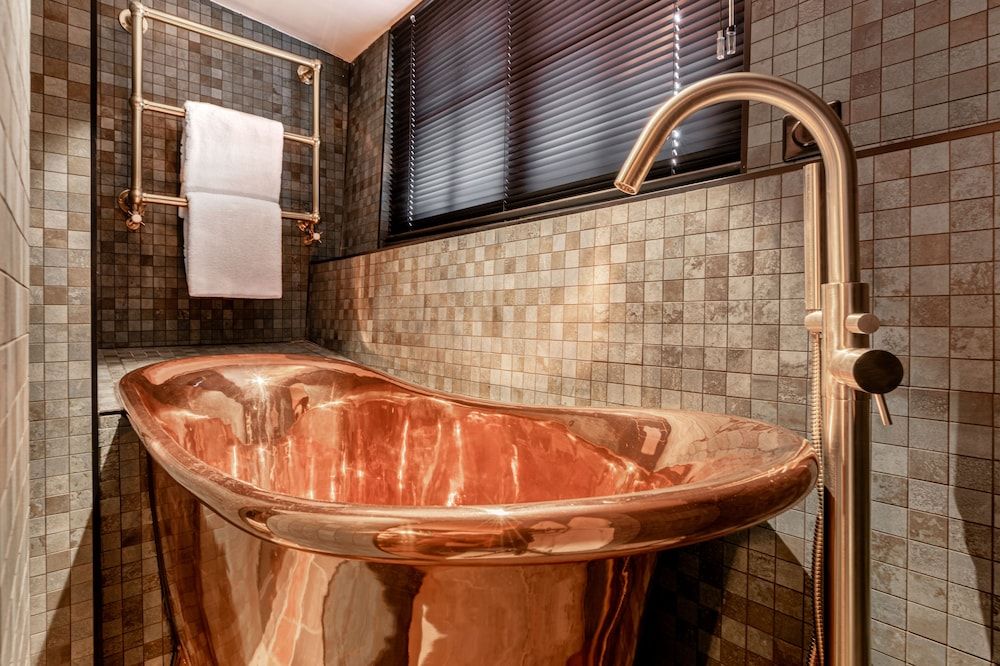 Deep Soaking Bathtub