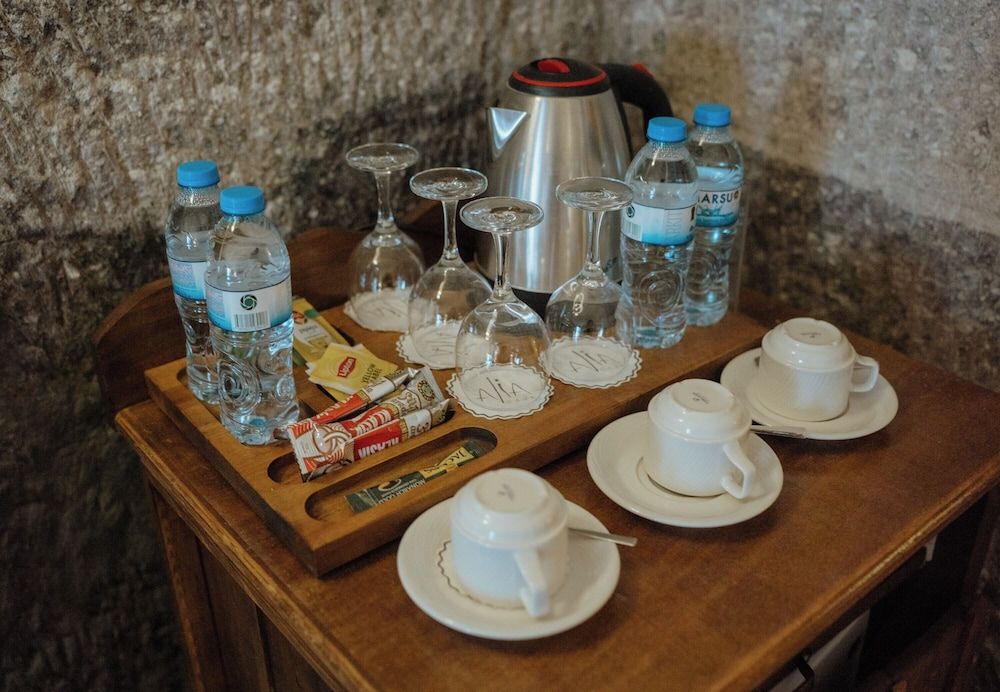 Kismet Cave Mansion Classic Room, Fireplace 5