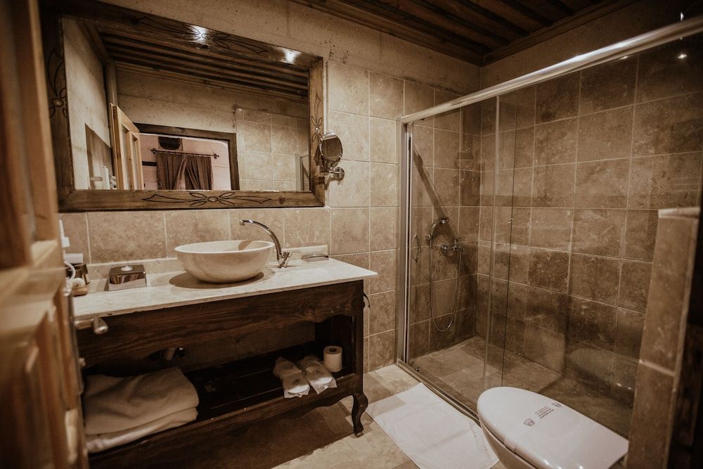 Kismet Cave Mansion Classic Room, Fireplace 3