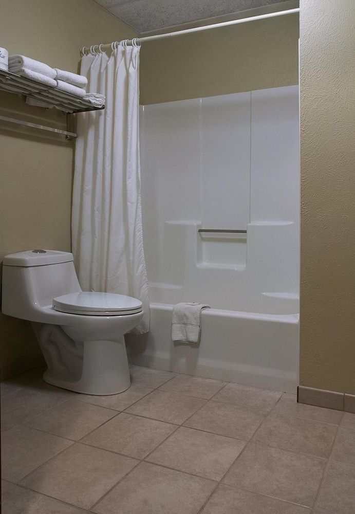 Boulder Twin Lakes Inn Deluxe Quadruple Room, 2 Queen Beds, Mobility Accessible 4