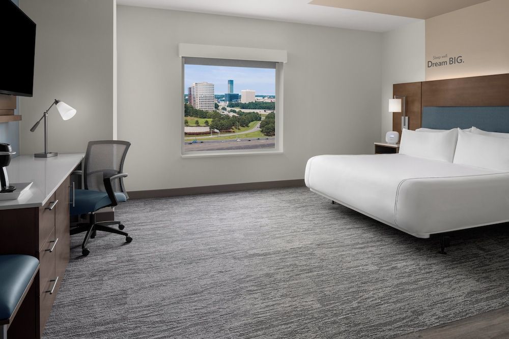 EVEN Hotel Atlanta - Cobb Galleria by IHG Standard Room, 1 King Bed, Accessible Bathtub (Mobil Access)